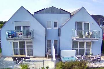 Ferienhaus für 18 Personen, mit Whirlpool und Balkon sowie Garten in Göhren-Lebbin