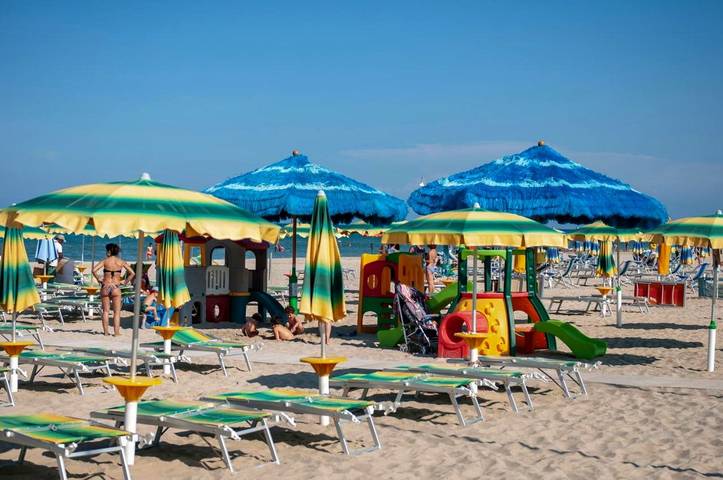 Camping für 4 Personen, mit Pool und Kinderpool sowie Garten und Ausblick, mit Haustier in den Abruzzen - 4