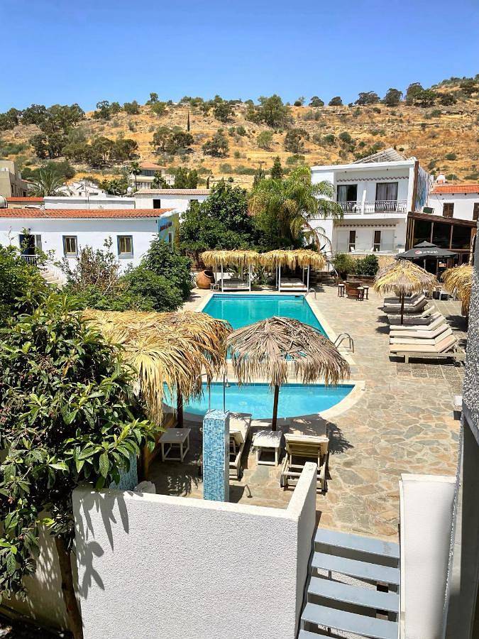 Location de vacances pour 2 personnes, avec bassin pour enfant ainsi que jardin et piscine dans Oróklini