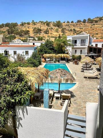 Cottage pour 2 personnes, avec jardin ainsi que piscine et bassin pour enfant dans Oróklini