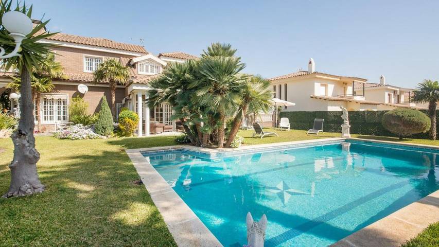 Villa pour 9 personnes, avec piscine ainsi que jardin et balcon à Calafell - 2