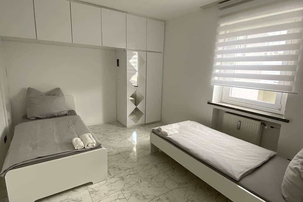 Entire apartment, 4 room apartment with view of Lech from the balcony in Augsburg, Bavarian Swabia