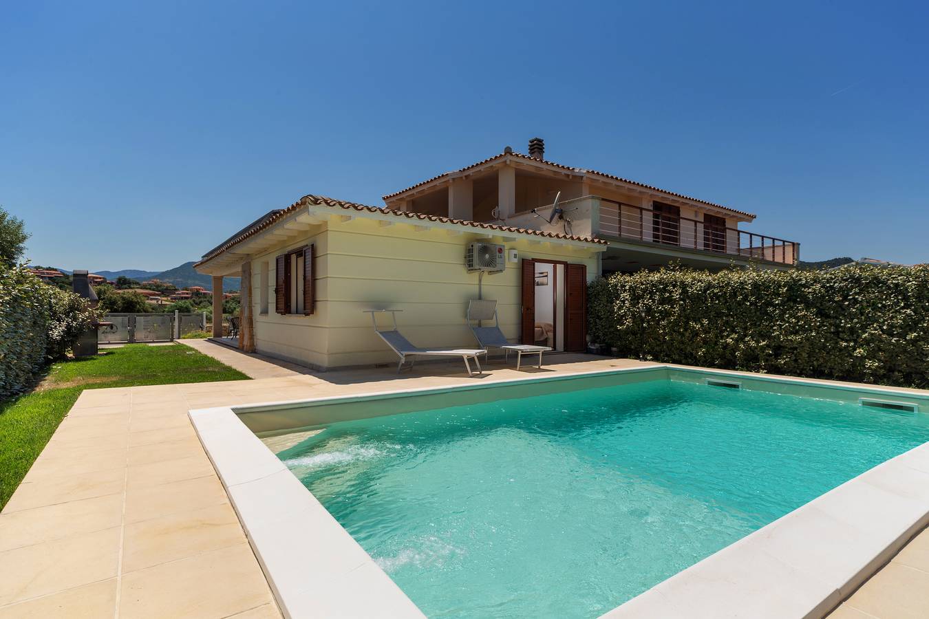 Central Holiday Home with Wi-Fi, Air Conditioning & Pool; Parking Available, Pets Allowed  in San Teodoro, Olbia-Tempio