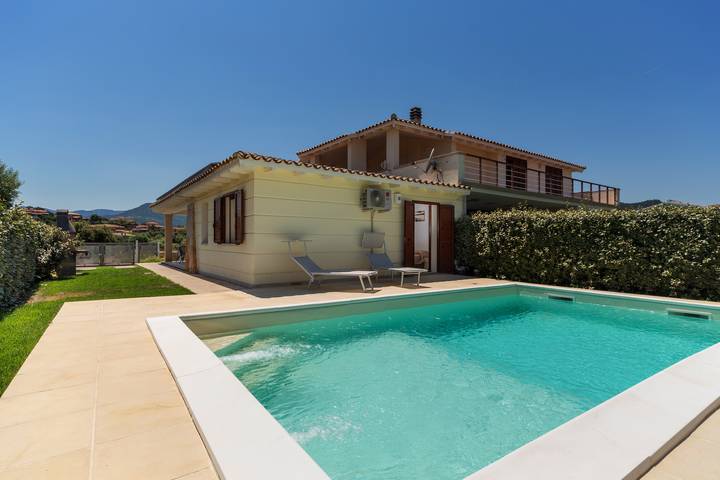 Central Holiday Home with Wi-Fi, Air Conditioning & Pool; Parking Available, Pets Allowed in San Teodoro, Olbia-Tempio