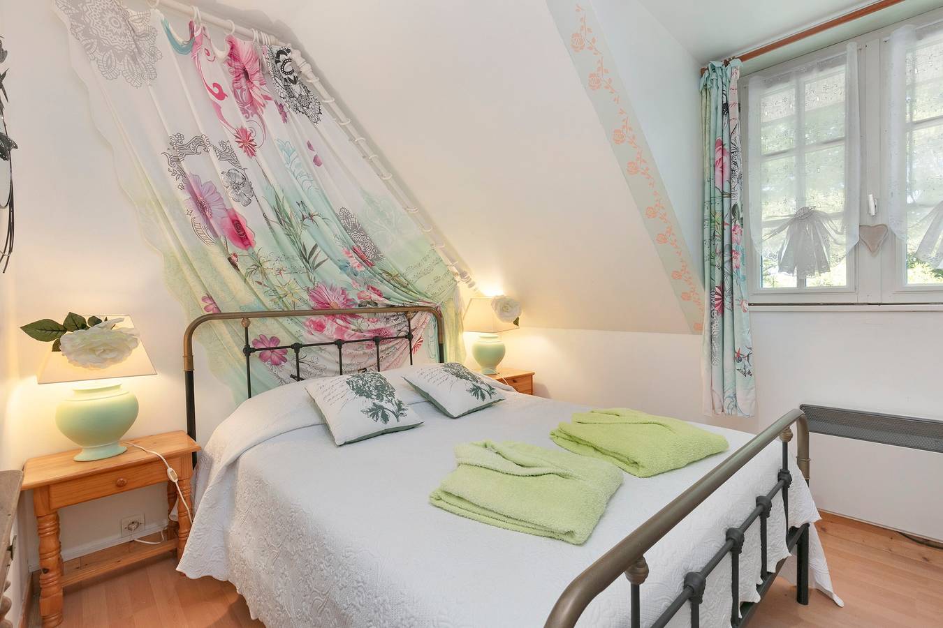 Chambre d'hôtes Verte Printanière - Étage avec terrasse et jardin partagés, Wi-Fi in Saint-Lyphard, Région de Saint-Nazaire