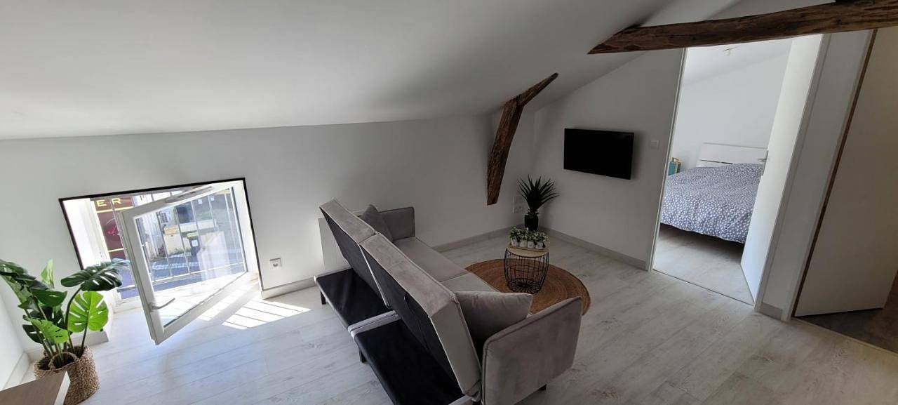 Appartement entier, Two-Bedroom Apartment in Saint-Julien-l'Ars, Vienne (France)