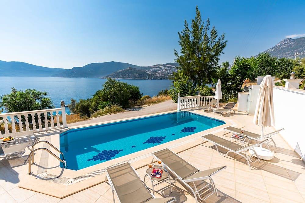 Rooms by the sea in Kaş, Antalya Province