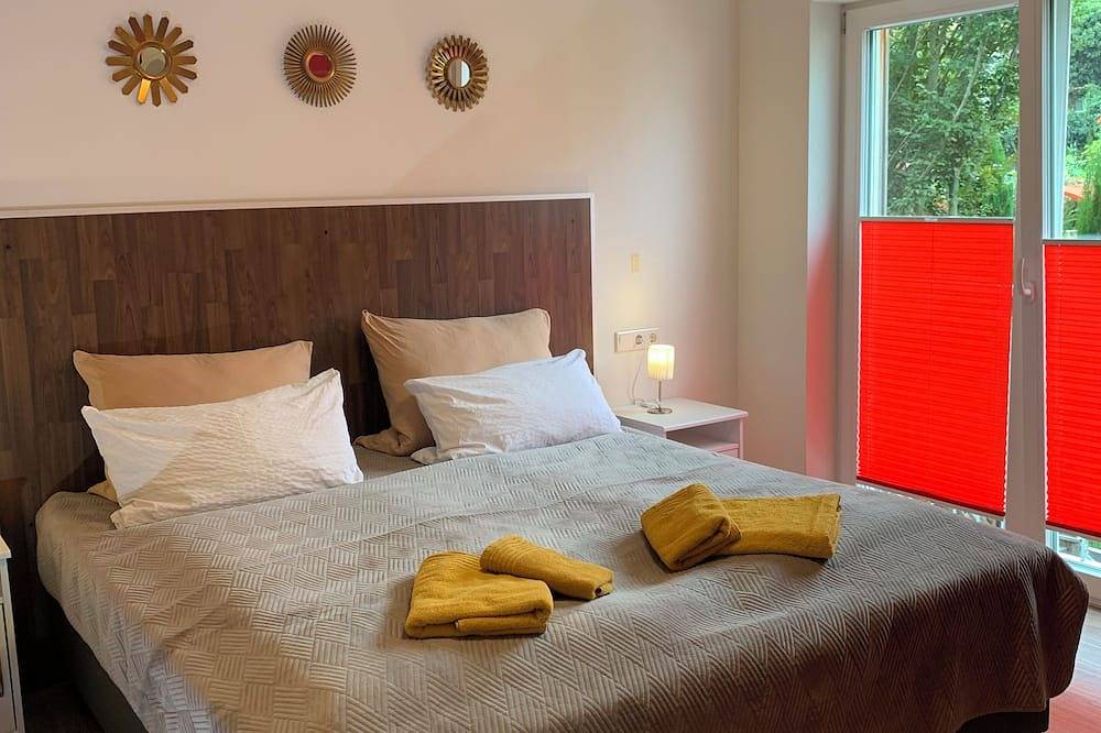 Ganze Wohnung, Schöne und moderne Wohnung mit drei Schlafzimmer, zwei Badezimmer und Sauna in Burgbernheim, Romantische Straße