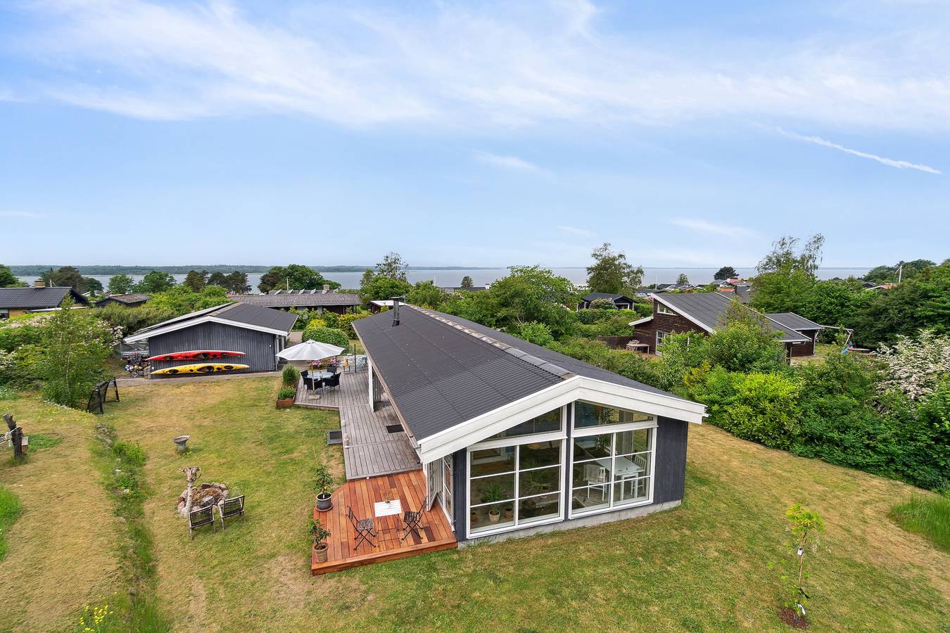 Skønt og stort sommerhus nær ved Roskilde Fjord in Ølsted, Hovedstaden