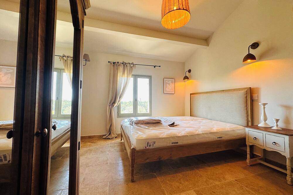 Entire apartment, 2 bedroom, 2 bathroom apartment near Lourmarin - Apartment 2 in Vaugines, Parc naturel régional du Luberon