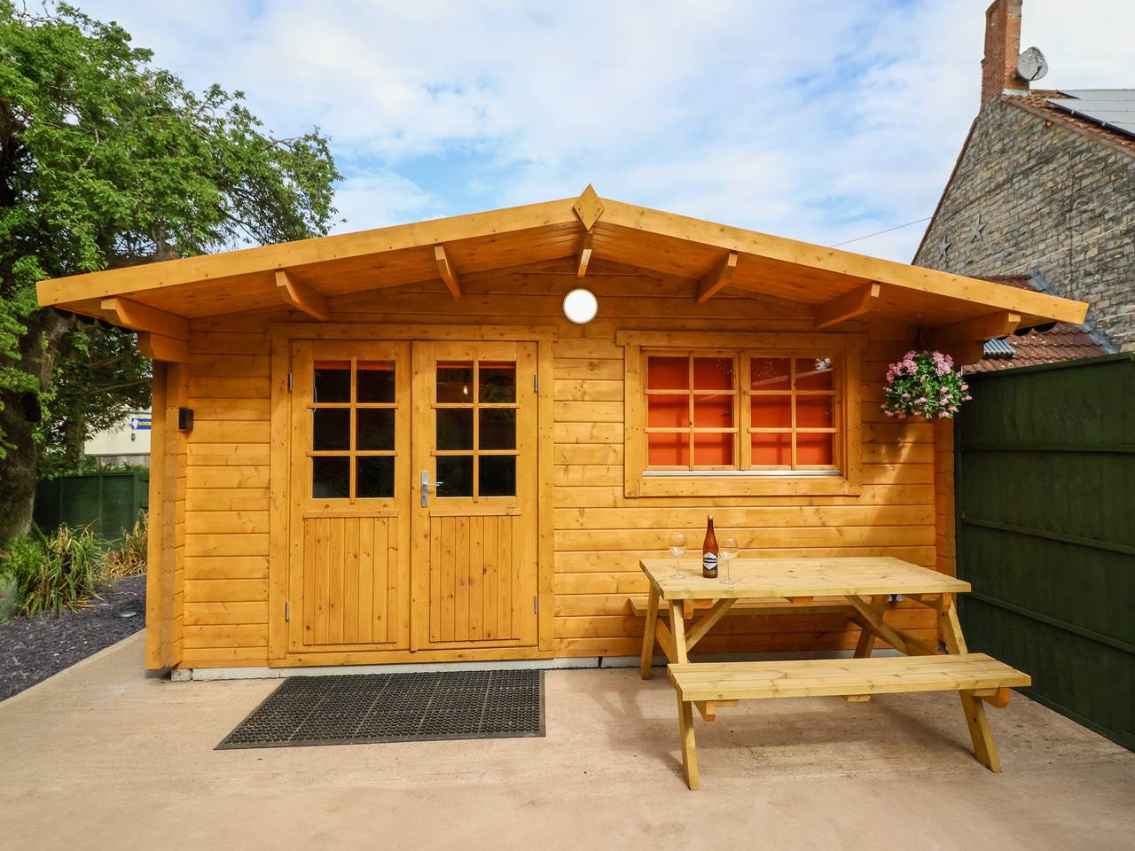 Log Cabin - Amber Glow in West Pennard, Somerset