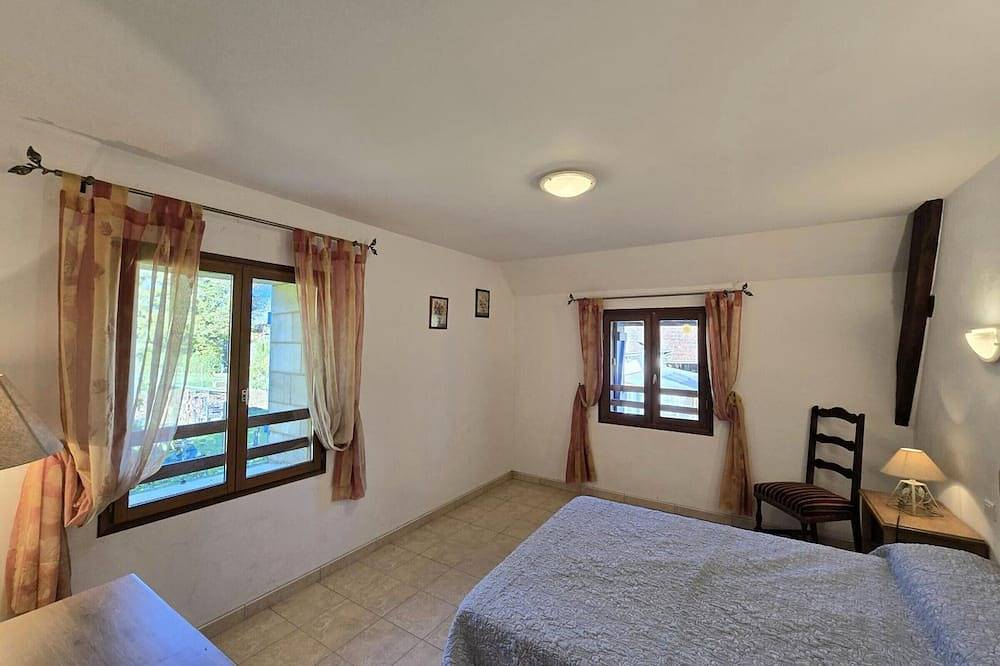 Grande maison proche de Sarlat, idéale pour familles, 6 chambres in Calviac-en-Périgord, Périgord Noir