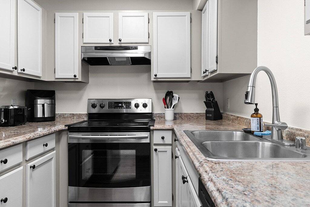 Moose Meadows Close to Airport, centrally located ; private entrance in Anchorage, Alaska