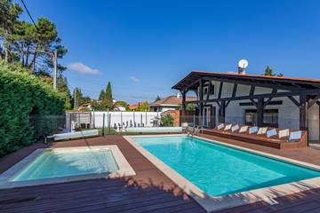 Villa pour 30 personnes, avec balcon ainsi que piscine et jardin en Aquitaine