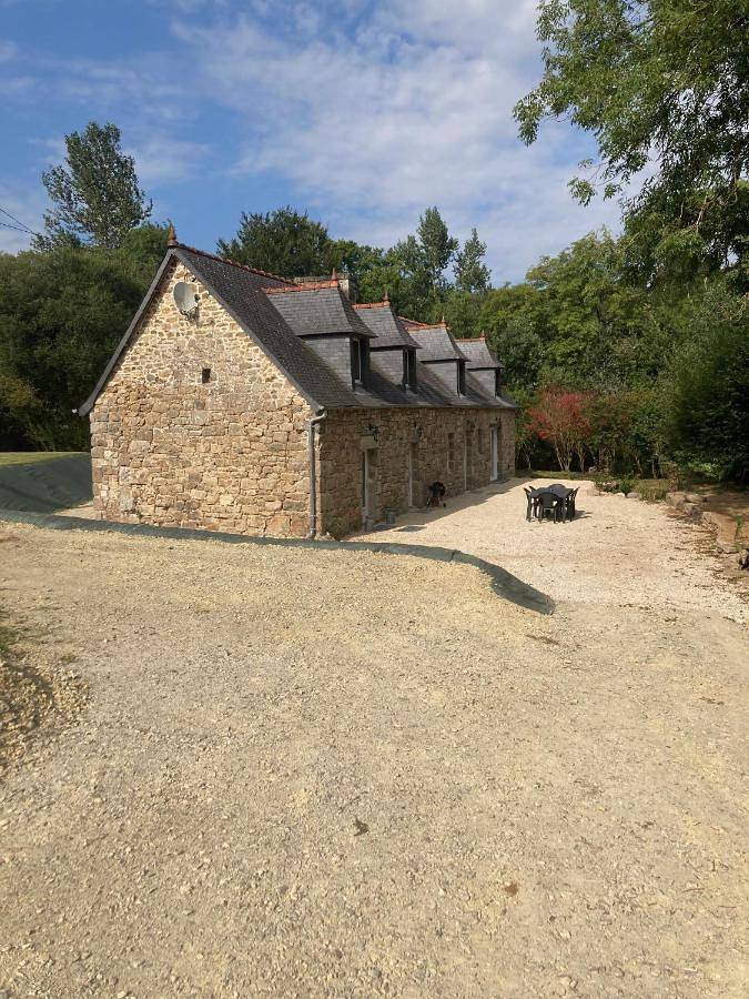 Location de vacances pour 4 personnes, avec jardin et vue à Plounévez-Moëdec - 4