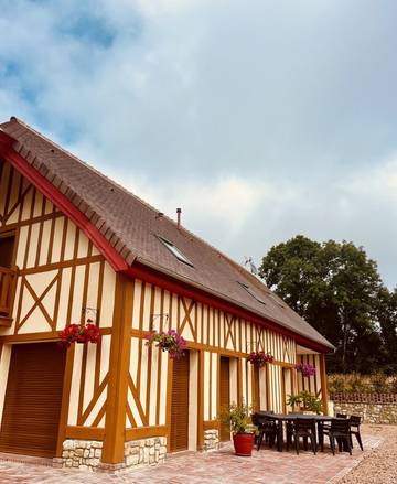 Gîte pour 8 personnes, avec terrasse à Saint-Julien-de-Mailloc