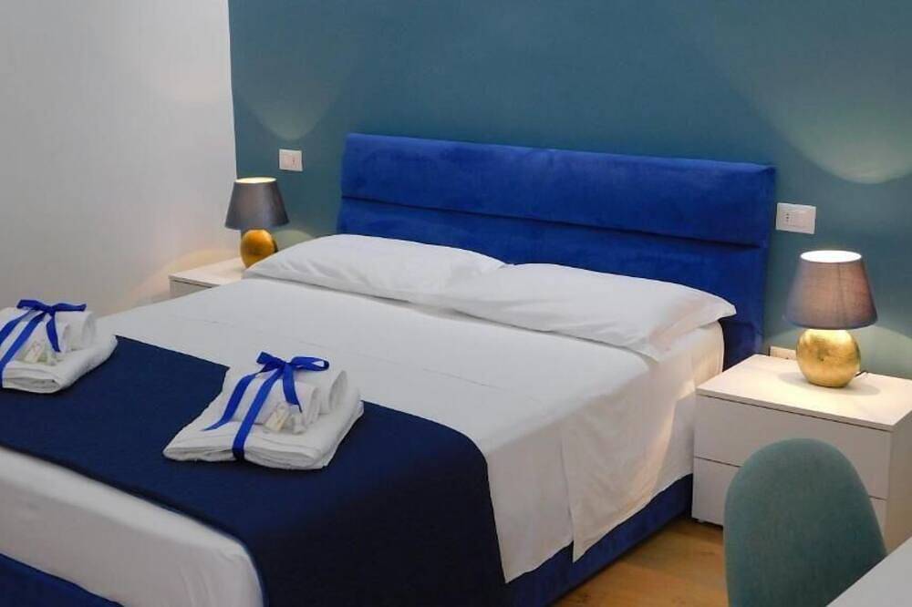 Entire apartment, B&B La Maison del Borgo | Double room with balcony in Rodi, Gargano