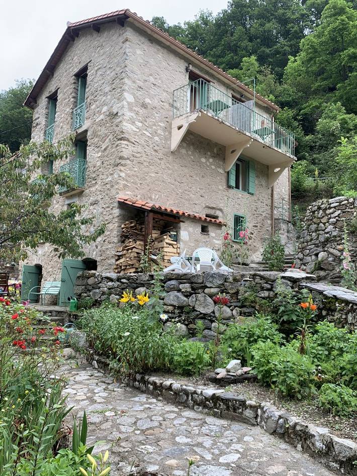 Gîte pour 6 personnes, avec jardin et terrasse dans La Preste les Bains