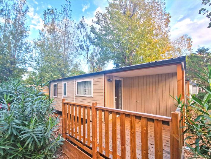 Caravane pour 5 personnes, avec Terrasse ainsi que Bassin pour enfant et Piscine