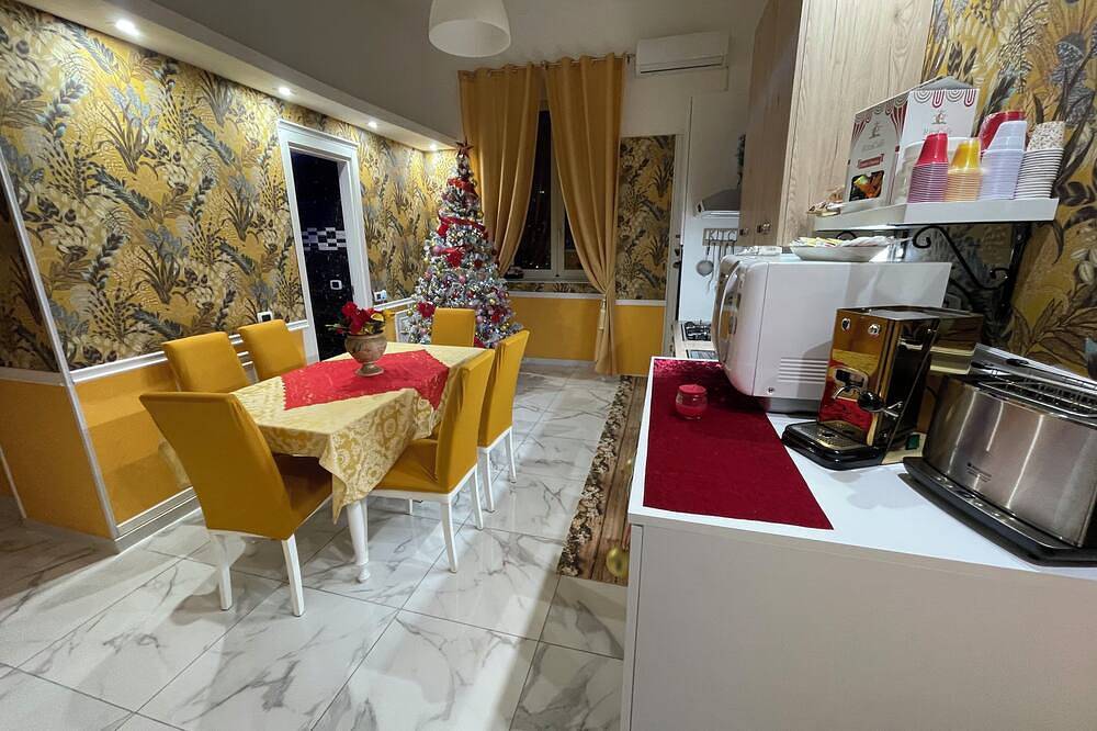 Entire apartment, Entire vacation home for 4 people in the waterfront area of Pozzuoli. in Pozzuoli, Naples Province