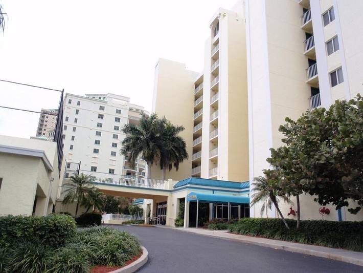 Vacation rental for 4 people, with balcony and hot tub as well as pool in Marco Island