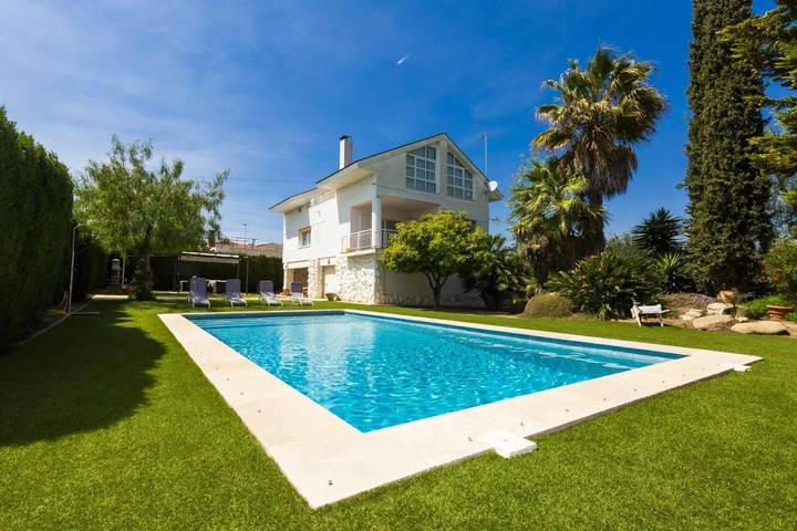 Casa rural para 12 personas, con Balcón y Terraza además de Jardín y Piscina en La Secuita