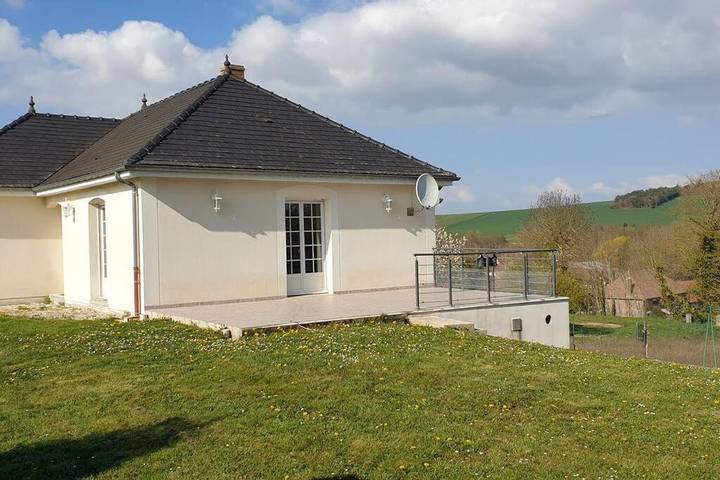 Location de vacances pour 8 personnes, avec vue et jardin à Estissac - 3