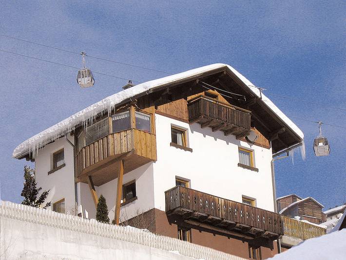 Ferienhaus für 15 Personen, mit Balkon und Ausblick in Kappl
