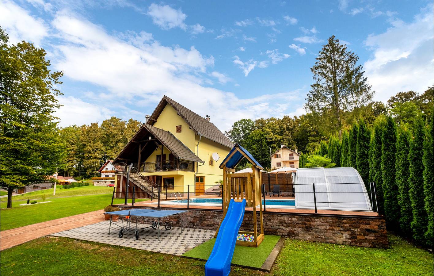 Gemütliche 1-Zimmer-Wohnung mit Pool, Terrasse und WLAN in Pozega-Slawonien