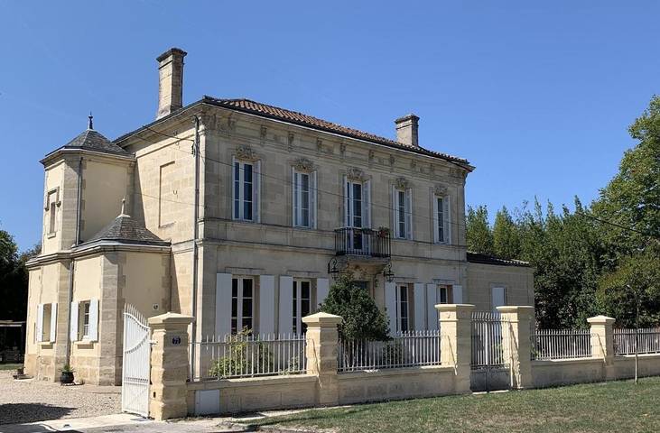 Chambre d’hôte pour 4 personnes, avec Terrasse ainsi que Jardin et Vue à Ambarès-et-Lagrave