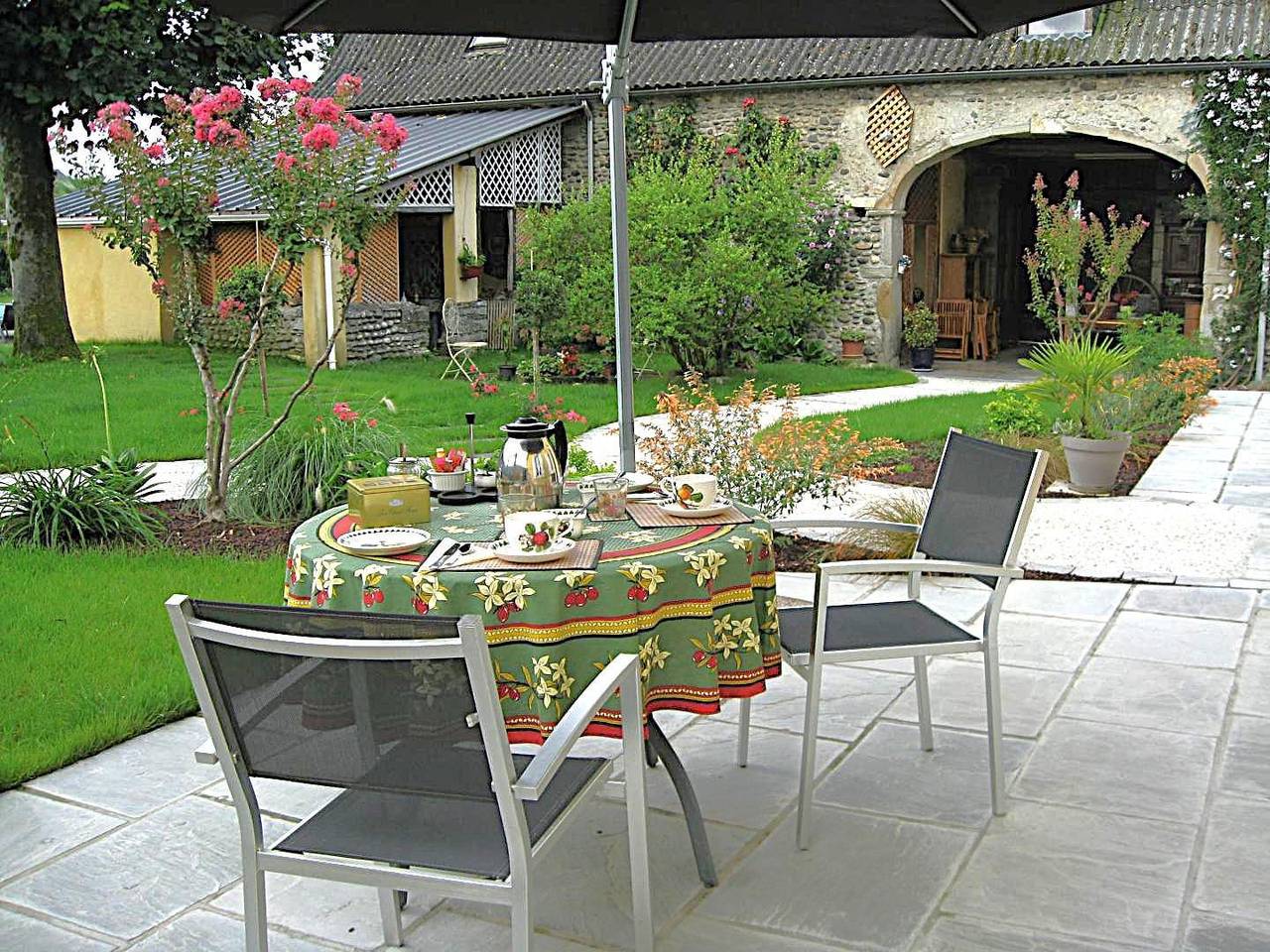 Chambre d’hôte pour 2 personnes avec jardin in Assat, Béarn