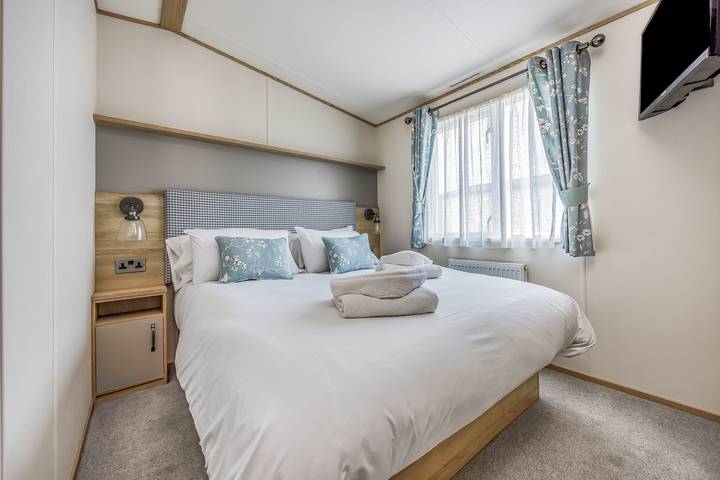 Charming Home in Lakeside Park - Pass The Keys in West Sussex