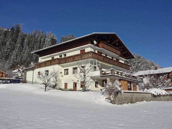 Ferienwohnung für 6 Personen, mit Balkon und Terrasse sowie Garten und Ausblick in Bach - 2