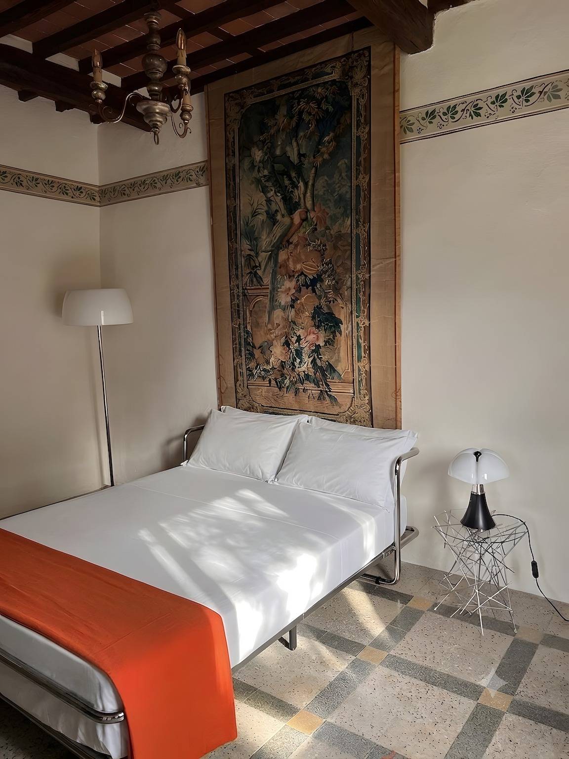 The Bauhaus Room - Lucca Countryside in Lucca, Riviera Toscana