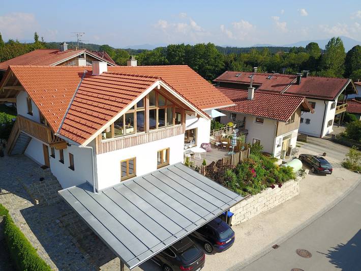 Ganze Ferienwohnung, Chiemsee Living - Chiemsee Living - Großzügige, moderne Ferienwohnung in Seenähe, 1-6Pers., 2sep. Sz, Terasse in Chieming, Chiemsee