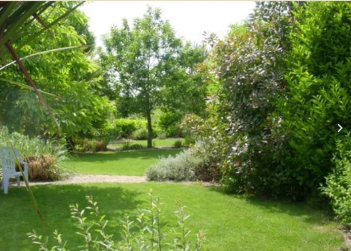 Location de vacances pour 20 personnes, avec vue ainsi que piscine et terrasse à Saint-Cyr-du-Bailleul - 4