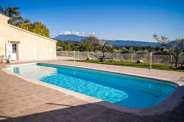 Gîte pour 8 personnes, avec terrasse ainsi que piscine et jardin à Vaison-la-Romaine - 4