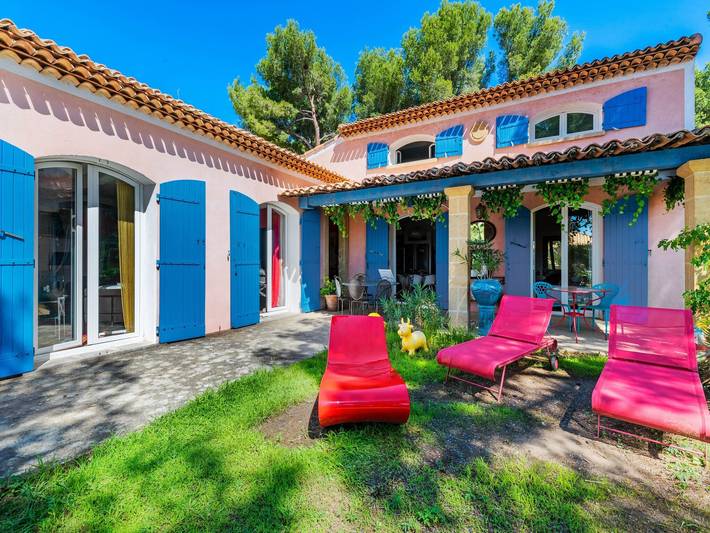 Ferienhaus für 8 Personen, mit Terrasse und Garten sowie Pool in Martigues