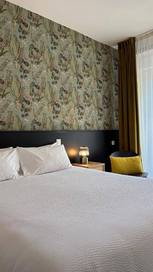 Hôtel pour 3 personnes, avec terrasse et piscine, animaux acceptés