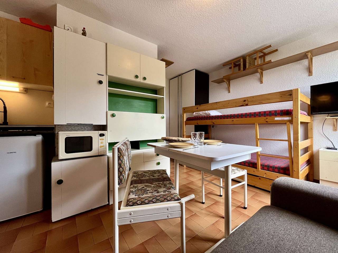 Appartement entier, Studio cosy à Vars, 2 couchages, proche pistes in Vars, Région de Briançon