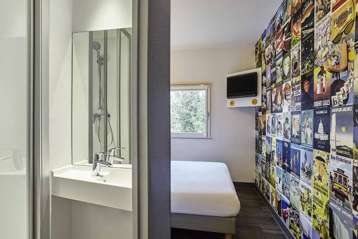 Hôtel pour 3 personnes, avec terrasse, animaux acceptés dans Parc des Expositions de Villepinte - 4