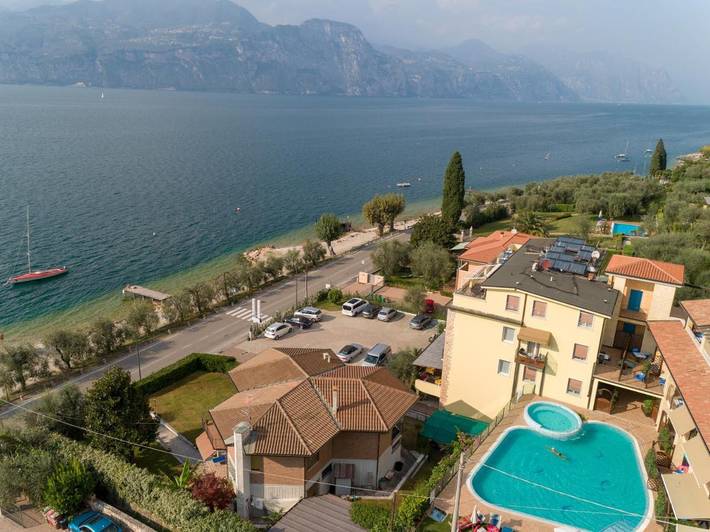 Appart’hôtel pour 2 personnes, avec piscine et jardin