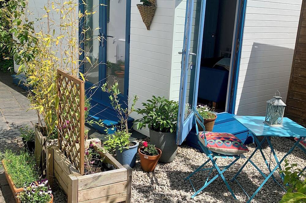 Cosy cabin in peaceful village on the water in Stoke Gabriel, Devon