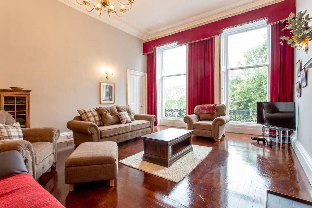 Entire apartment, Spacious Apartment in Edinburgh's New Town in Edinburgh, Edinburgh and Lothian