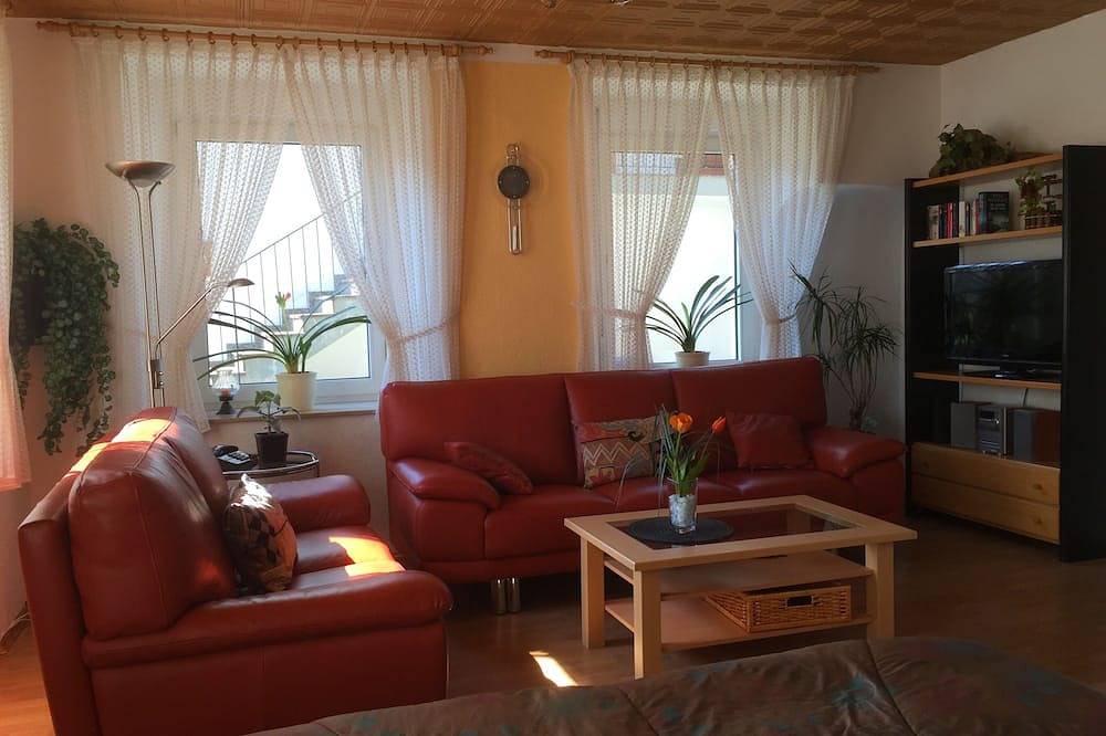 Ganze Wohnung, Ferienwohnung im historischen Stiftsherrenhaus – 52qm / 2 Personen  - Wlan in Burg Eltz, Treis-Karden