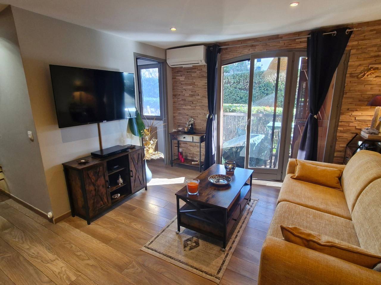 Ganze Wohnung, 2-Zimmer-Wohnung mit Klimaanlage, Terrasse und Parkplatz in Ste Maxime in Sainte-Maxime, Draguignan Region