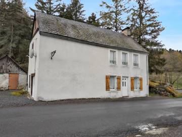 Gîte pour 7 personnes, avec terrasse et vue sur le lac à Saint-Genès-Champespe