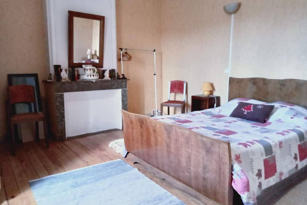 Family home with garden 10 minutes from the Pont du Gard in Vers-Pont-du-Gard, Nimes region