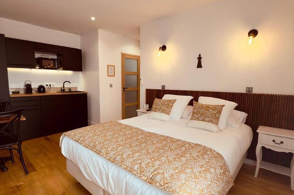 Entire apartment, Suite Studio L'Arlésienne au Mas de la Huppe - Franquevaux - Petite Camargue in Beauvoisin, Nimes region