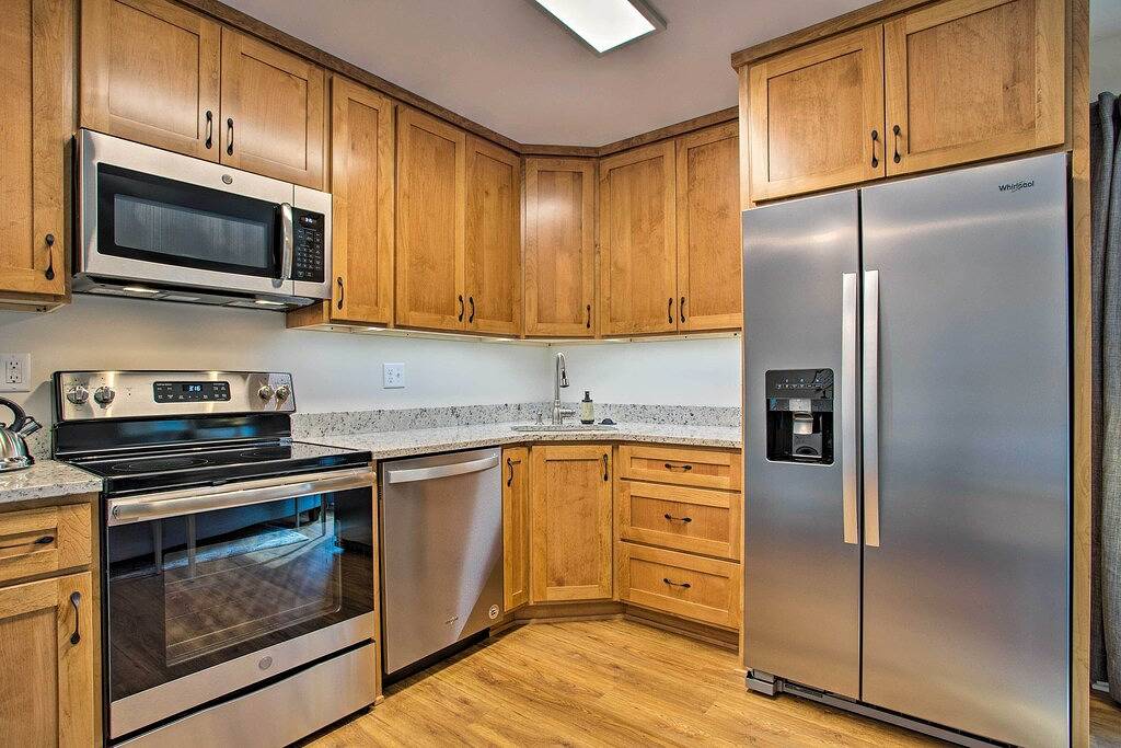 Ganze Wohnung, Neu! Ideal gelegenes Saluda Apartment in der Main Street! in Saluda, Polk County NC